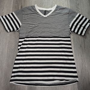 RVCA Black White Stripes V Neck Tee Size Medium (Men's Unisex) Emo Goth Y2K